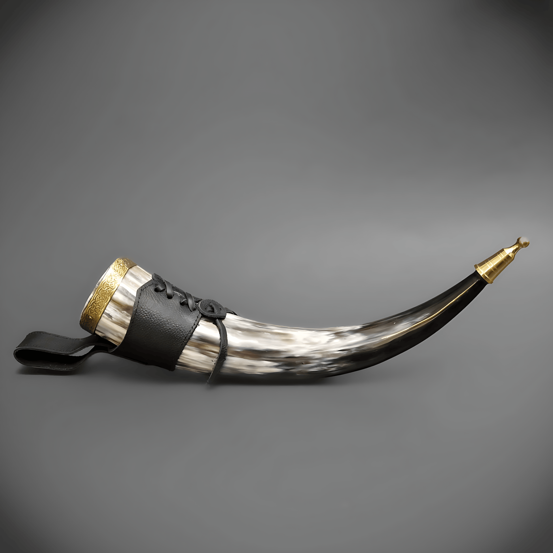 wikinger trinkhorn, trinkhorn verziert, echthorn, wikinger shop, wikinger horn, horn messing, ledergurt trinkhorn, wikinger store