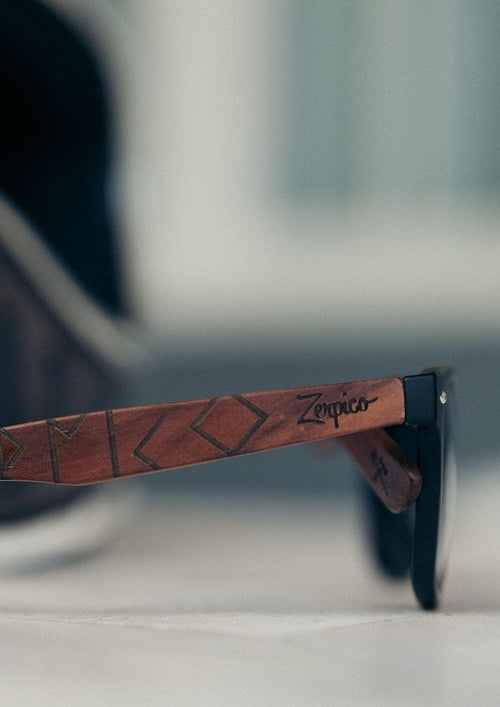 yewood „Runr“ – Gravierte Holzsonnenbrille | Nordhort Valhalla │ Odins-Line