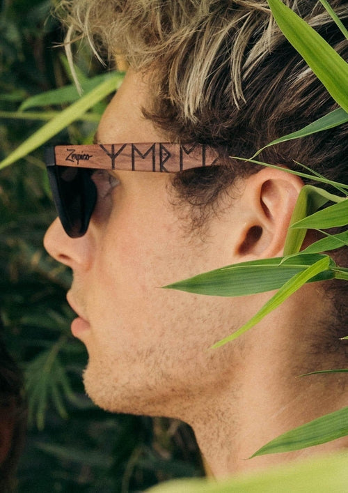 yewood „Runr“ – Gravierte Holzsonnenbrille | Nordhort Valhalla │ Odins-Line